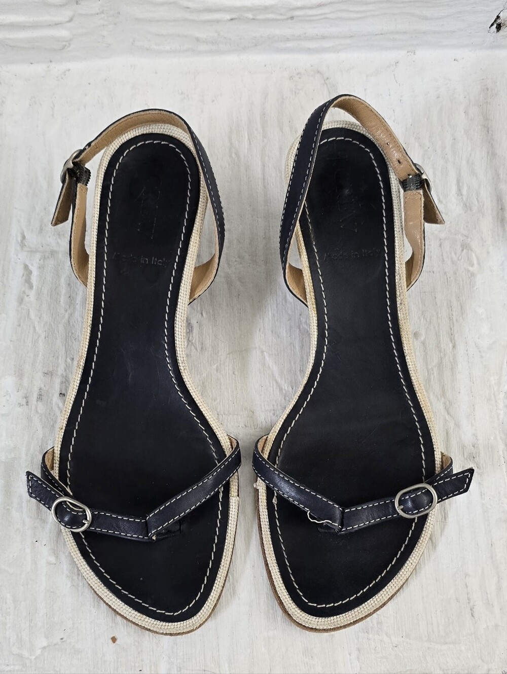 Vintage Y2K Italian Navy Blue Leather Thong Kitten Heel Sandals - Women's Size 6